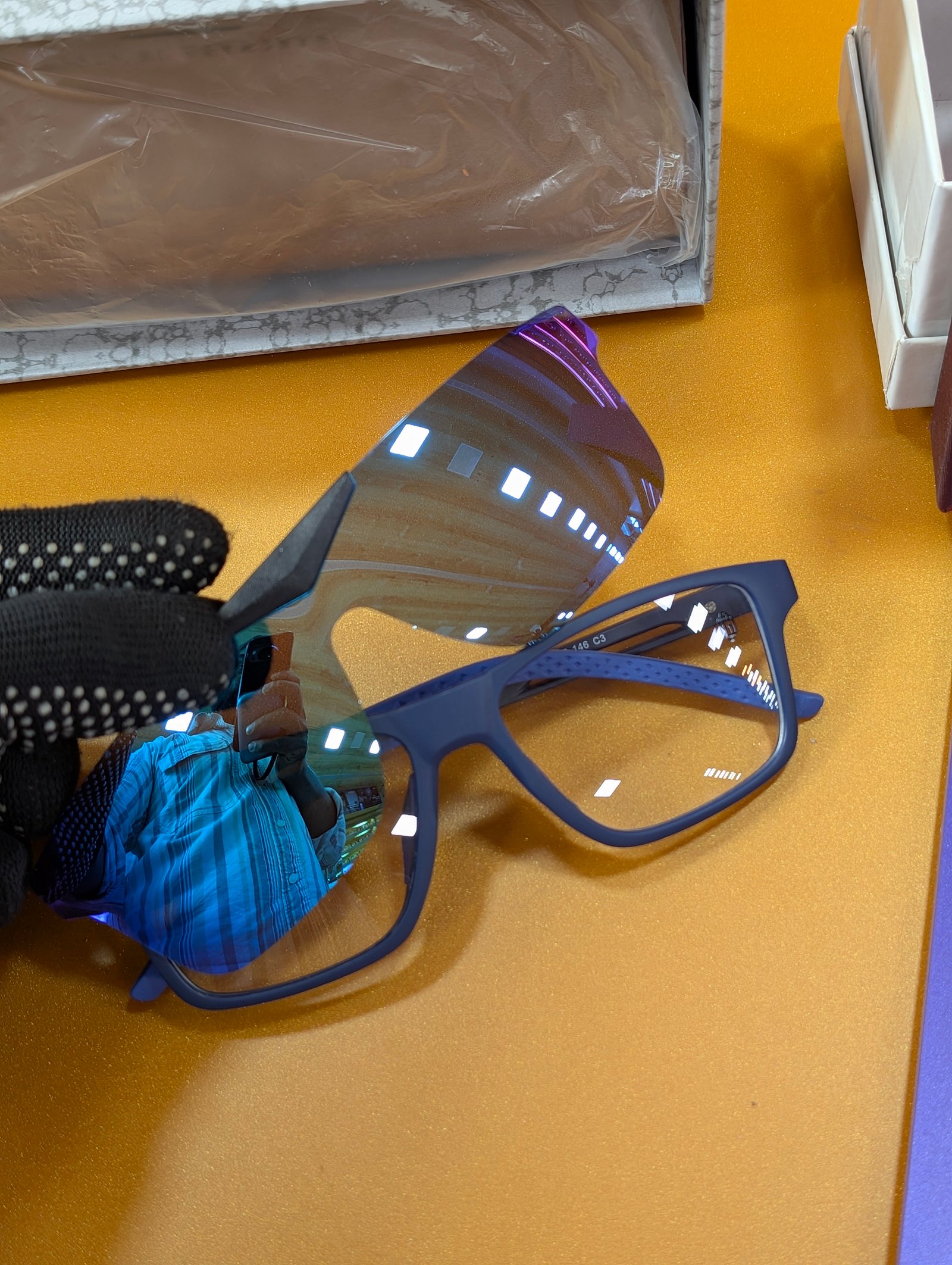 Clip on 01777