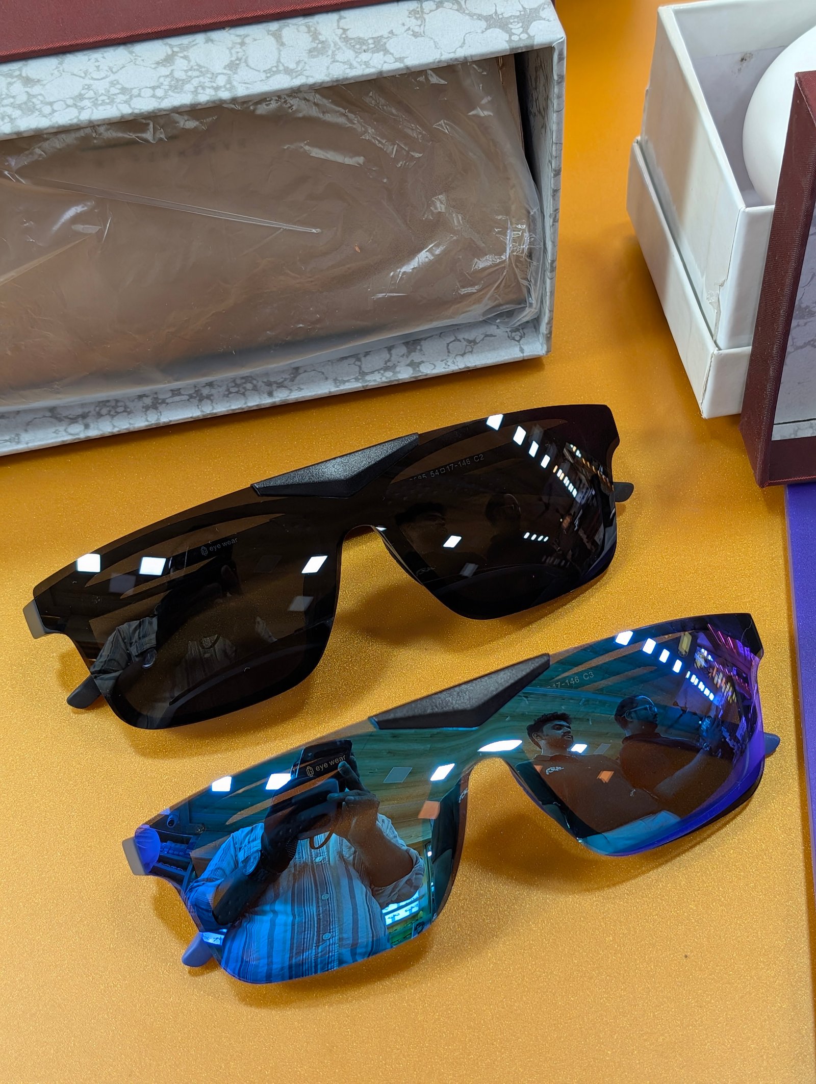Clip on 02761