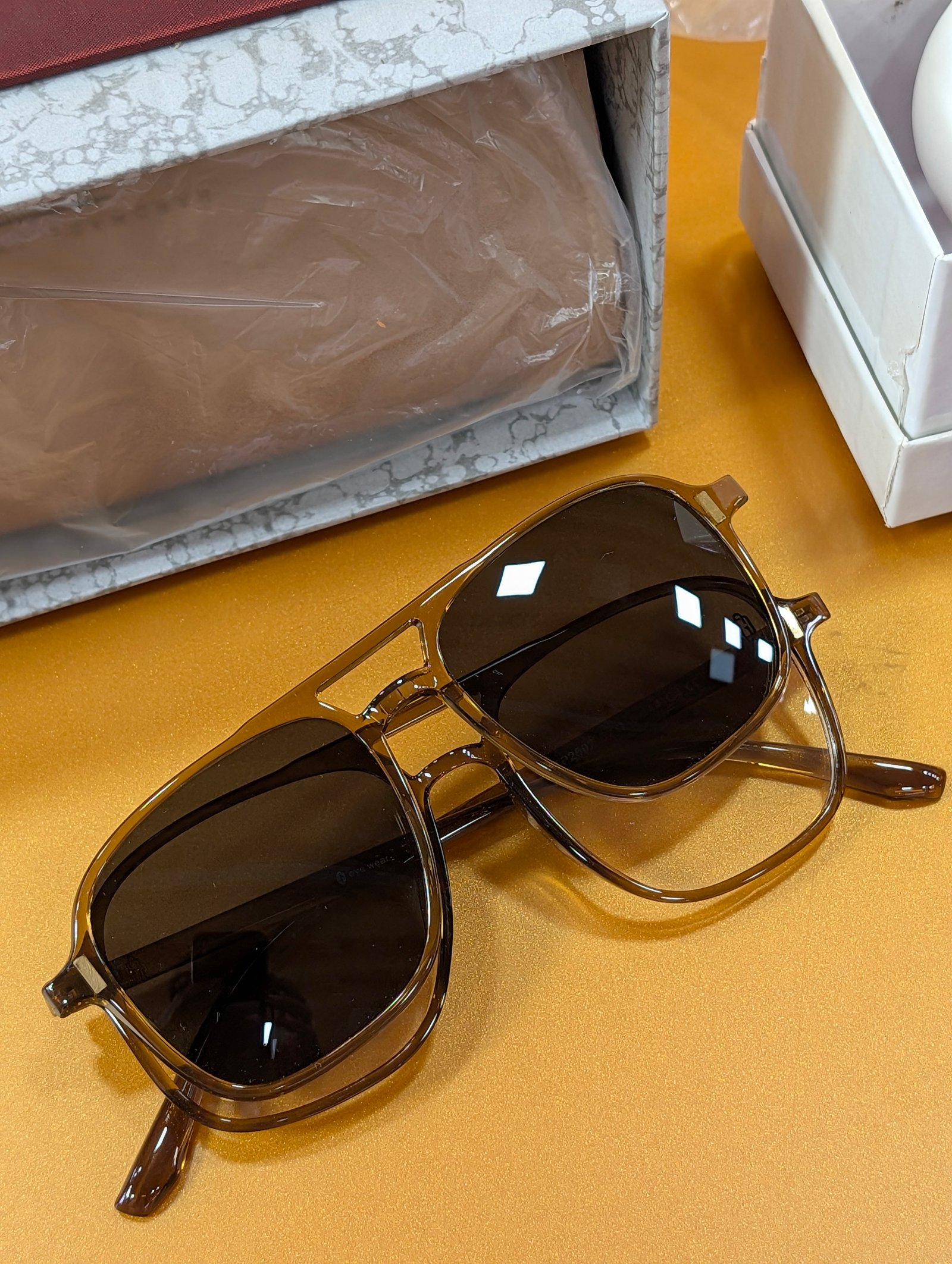 Clip on 08766