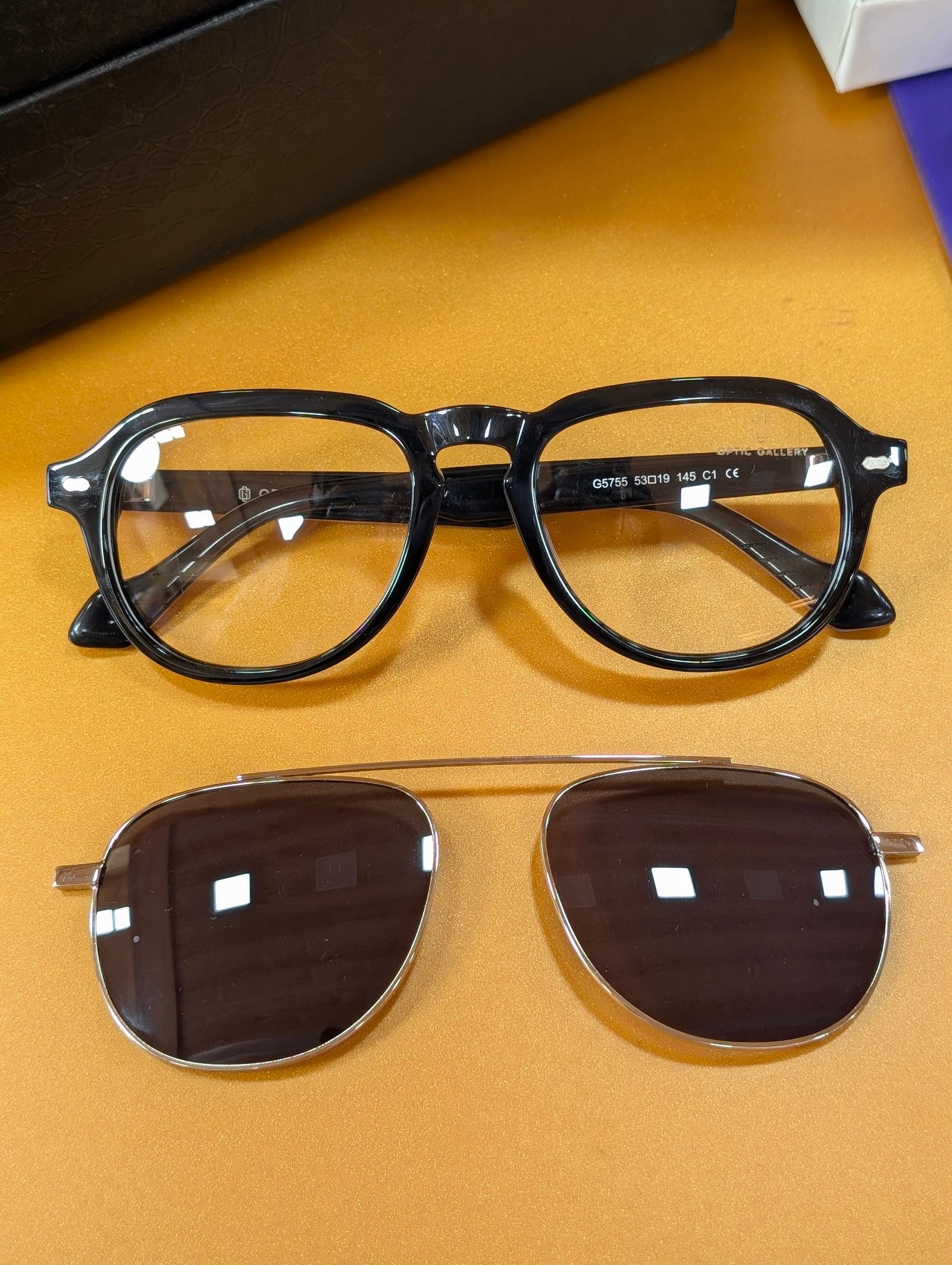 Clip on 091877
