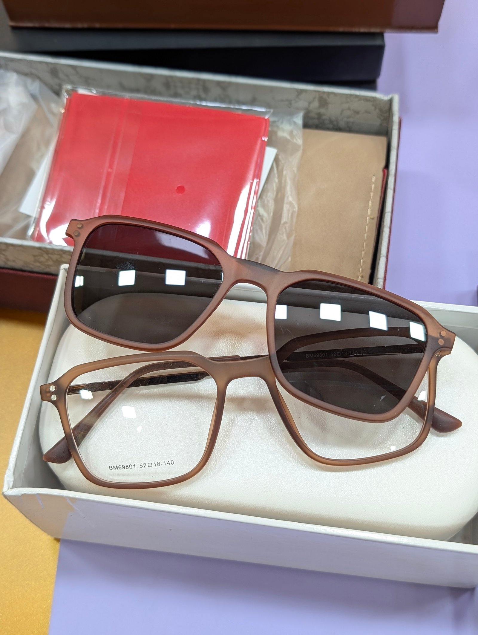 Clip on 09615