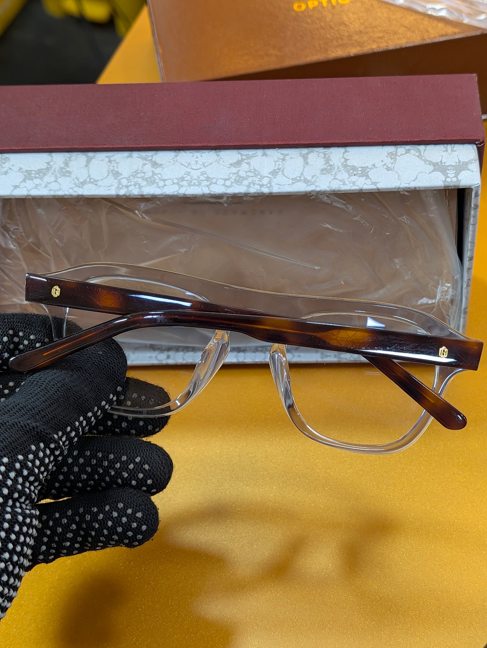 Clip on 09771