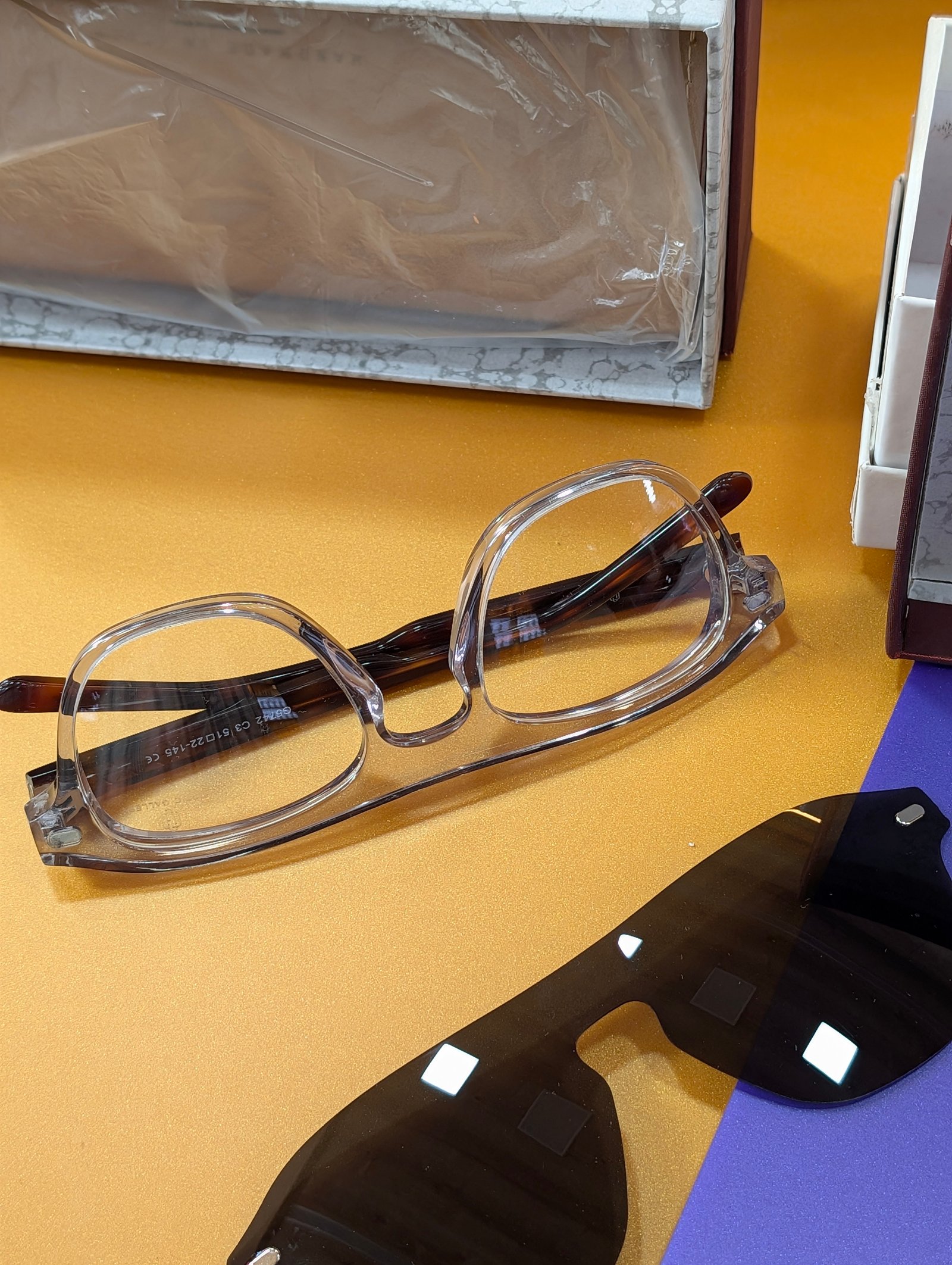 Clip on 09771