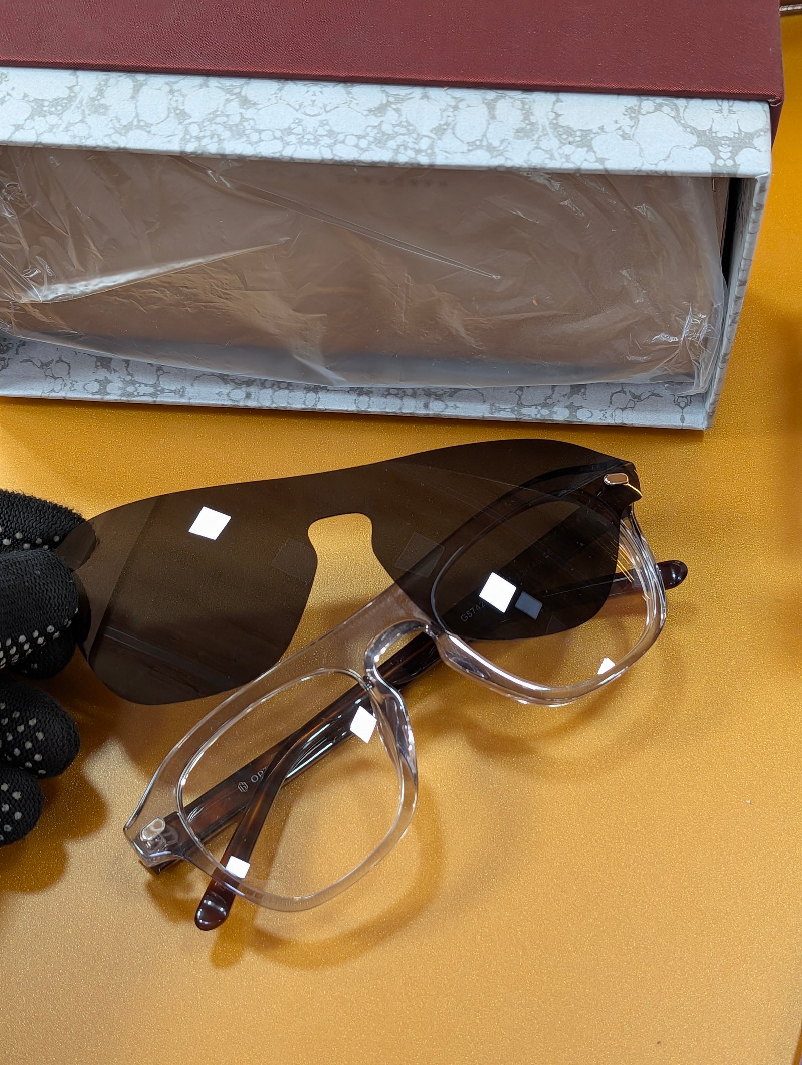Clip on 09771