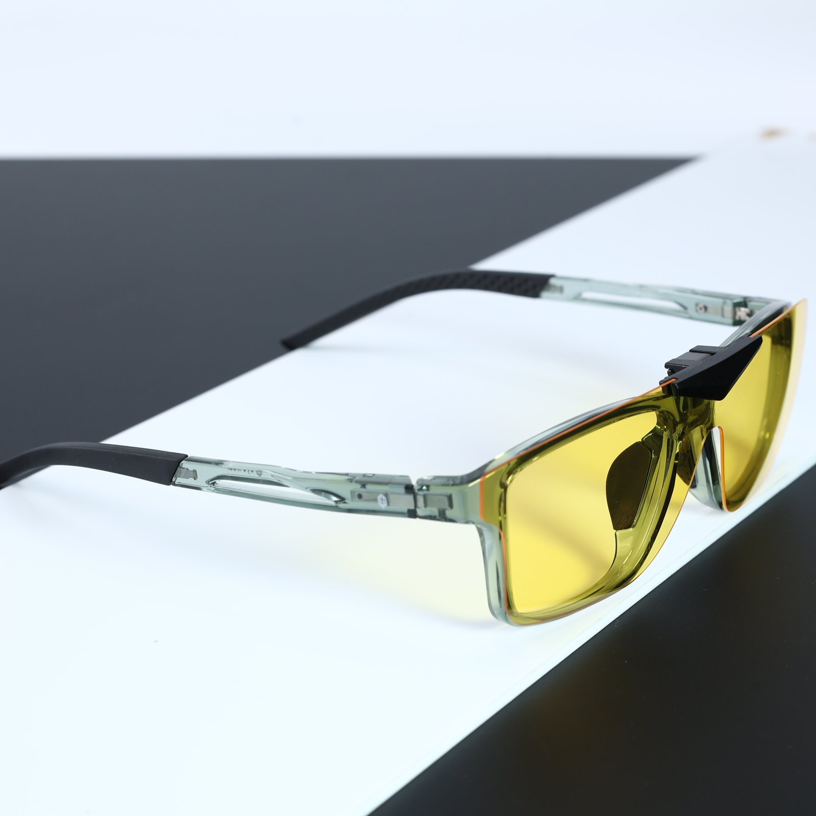 OG Clip Master Sporty Clip-On Eyeglasses with Polarized Lenses | 2-in-1 Sunglasses & Computer Glasses | Best Optical in Nashik